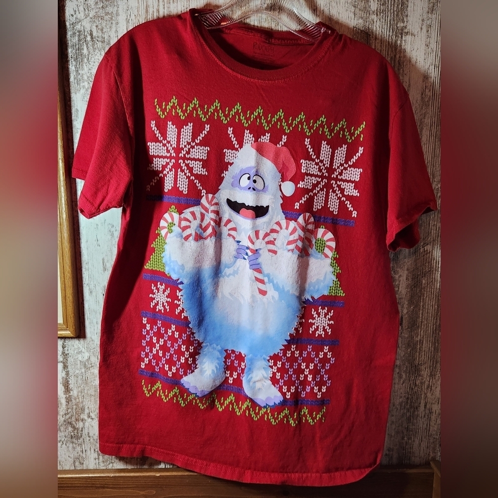 Red Short Sleeve Holiday Graphic Tee Festive Rudolph Reindeer Yeti Christmas